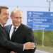 80-letni Gerhard Schröder pozostaje rosyjskim lobbystą i próbuje nadal grać w wielką politykę